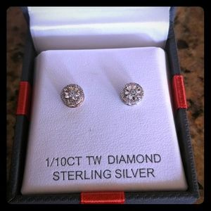 10k White Gold 1/10CT TW Diamond Stud Earrings